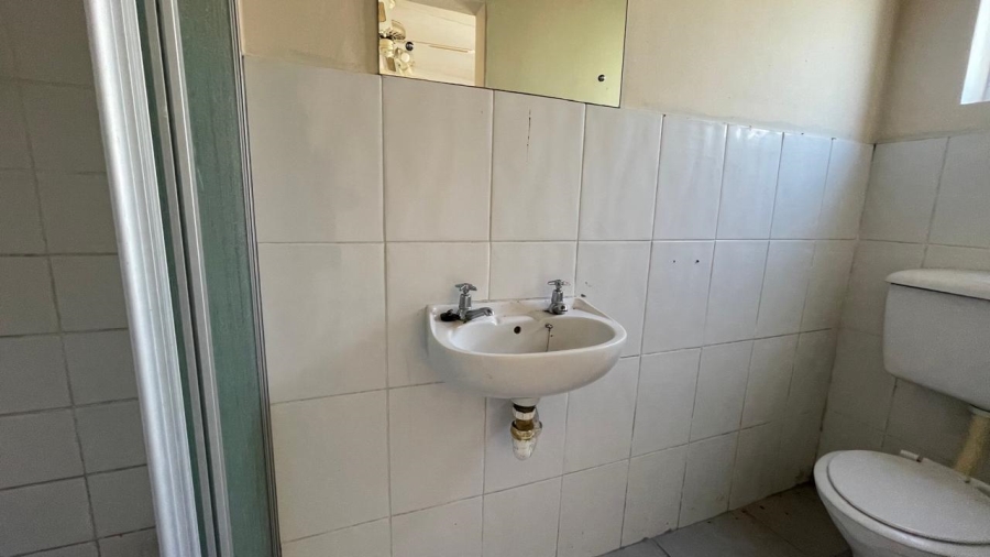 5 Bedroom Property for Sale in Beacon Bay Eastern Cape